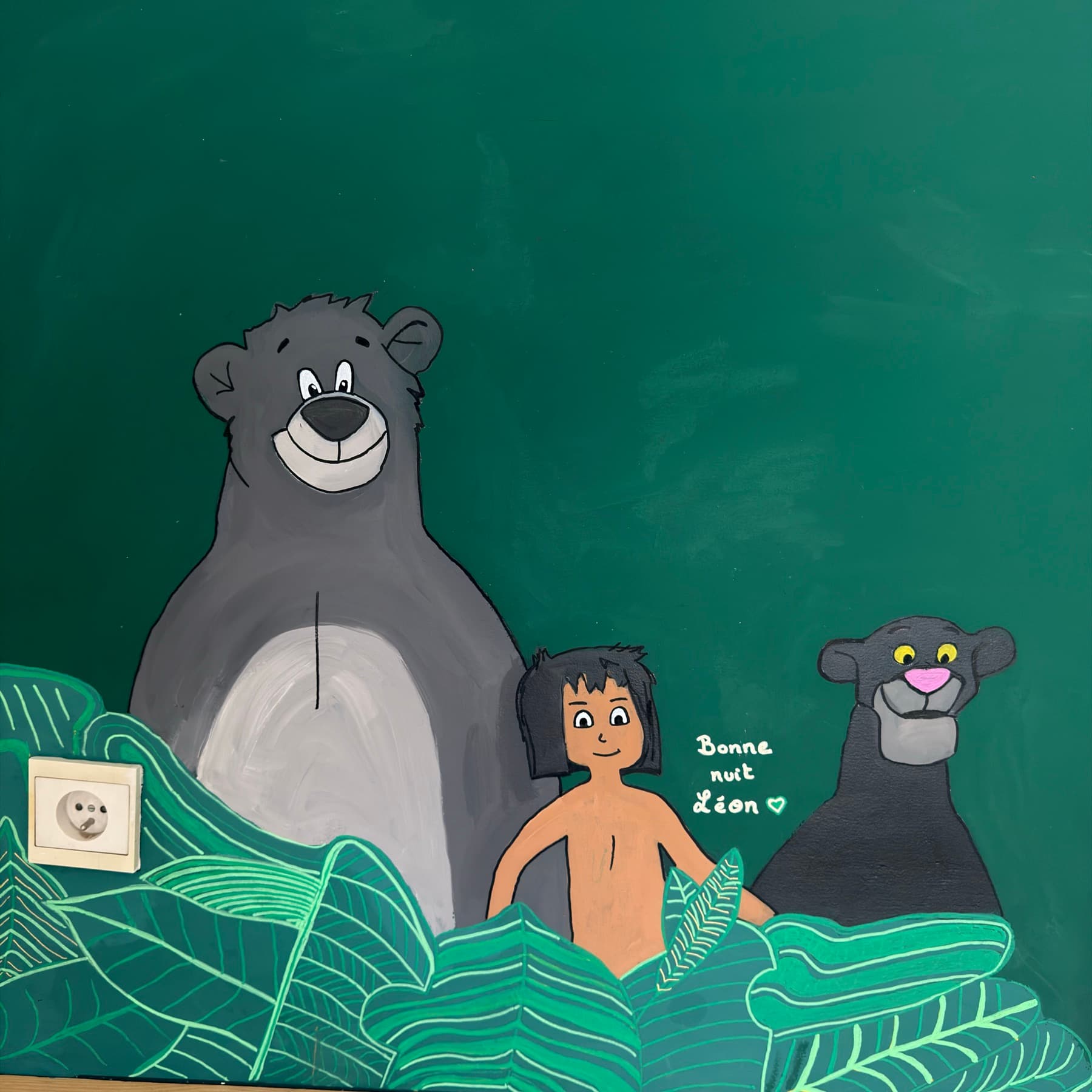 Fresque jungle peinte à la main — Baloo, Mowgli et Bagheera